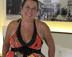 Mature Paola loves playing alone