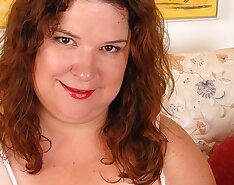 Mature Shy loves to play with her toy Porn Pics
