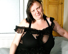 Big breasted mature slut playing with her toy