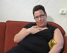 Big mature nympho playing with herself